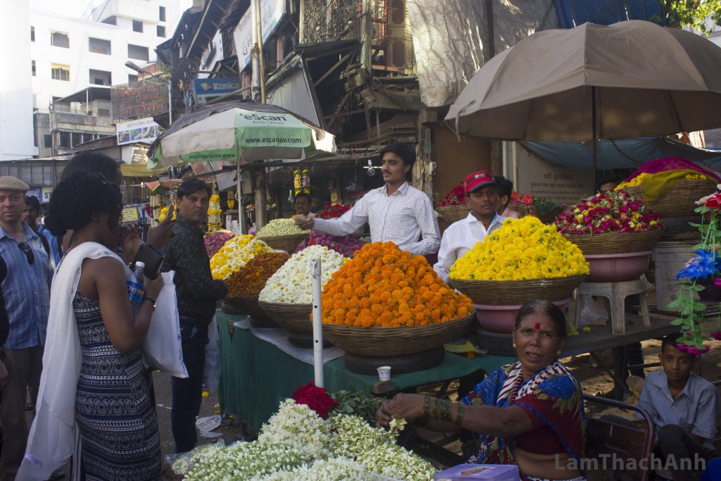 “The sellers in harmony" They sell the same stuffs (flowers) but they were very nice to each other and had fun together.